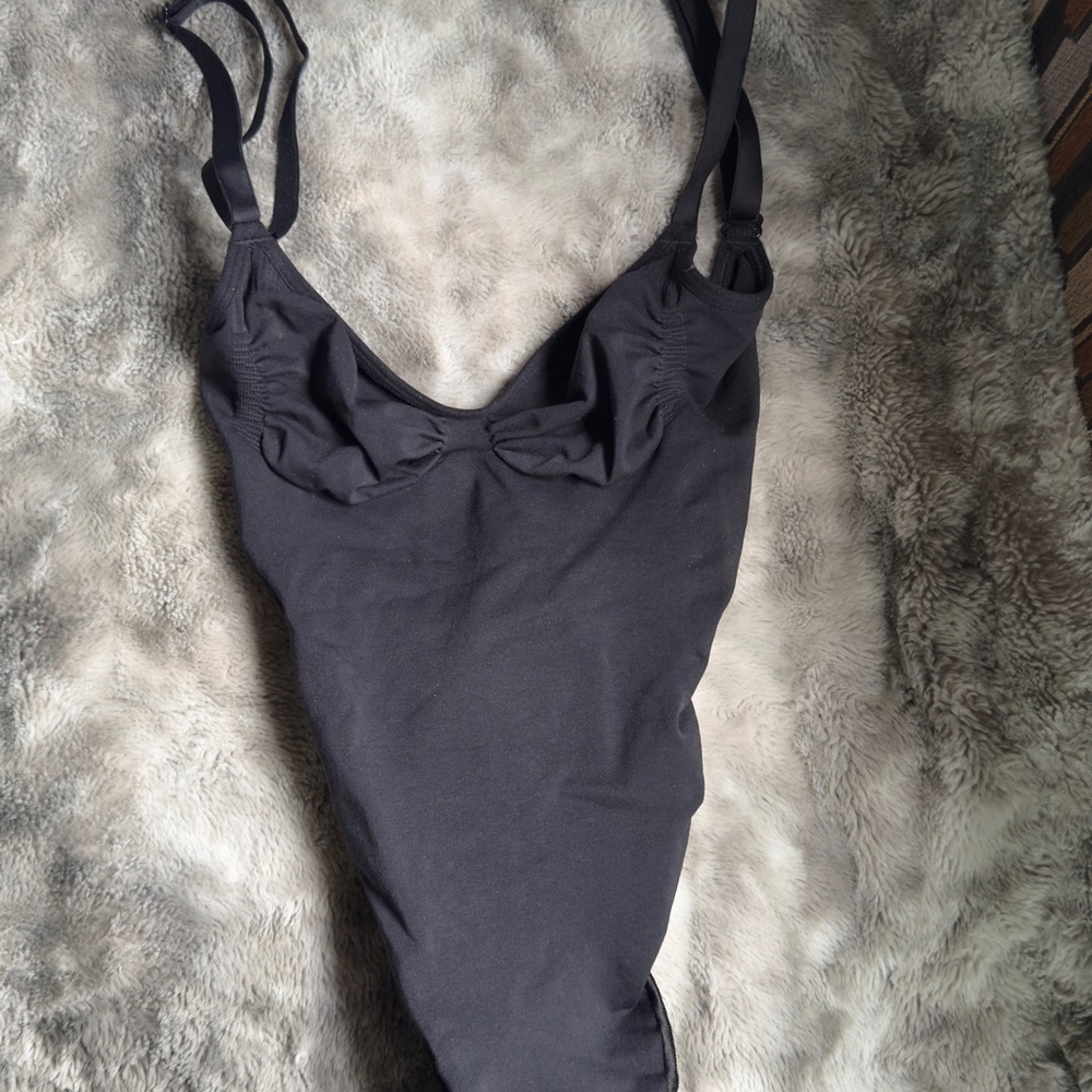 SKIMS Seamless Sculpt Low back thong bodysuit